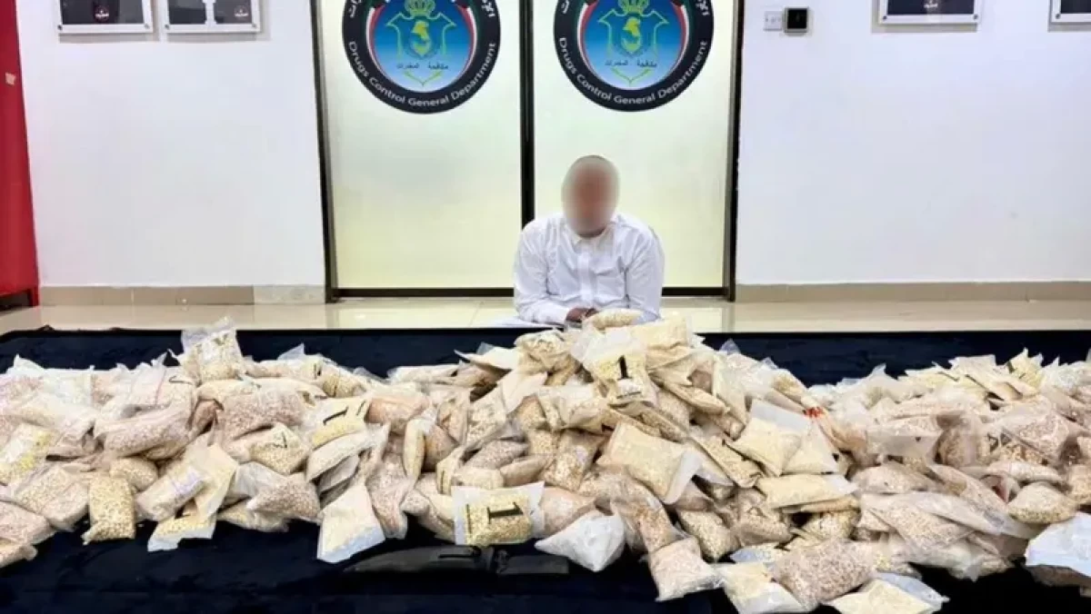 الكويت.. ضبط مليون قرص مخدر بحوزة مزور للجنسية